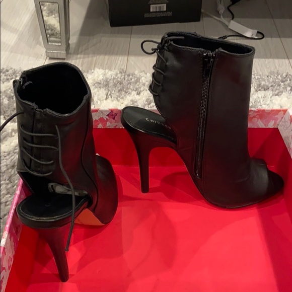 Black heels - Picture 8 of 10